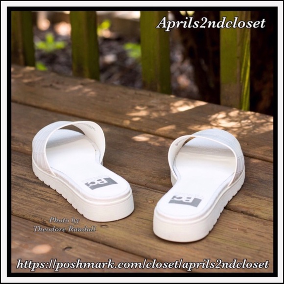 WHITE CROC EMBOSSED MULES SLIP ON SLIDES SANDALS - Picture 7 of 8